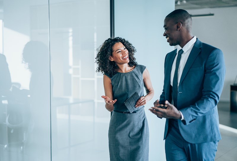 Business_people_in_the_office_discussing_something