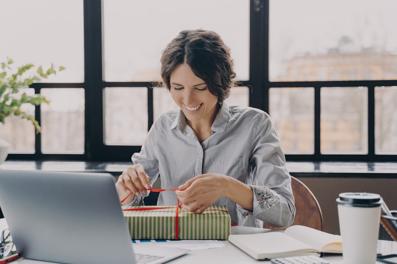 Personalizing_Your_Employee_Holiday_Gifts